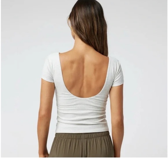Vuori Pose Scoop Back Tee in Heather Grey - Picture 2 of 5